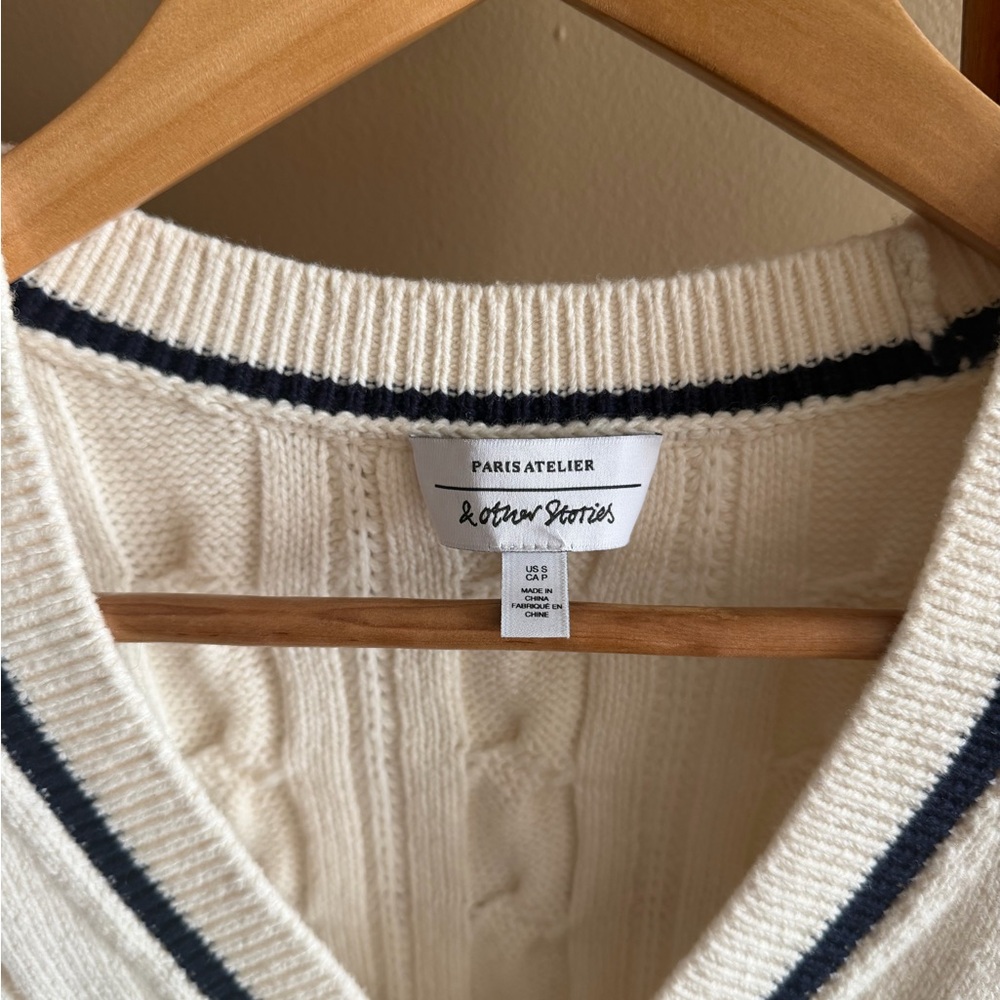 & Other Stories Cream V-Neck Cable Knit Sweater - Picture 7 of 8